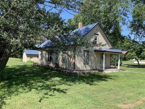 109 E 7th St., Wynot, NE 68792