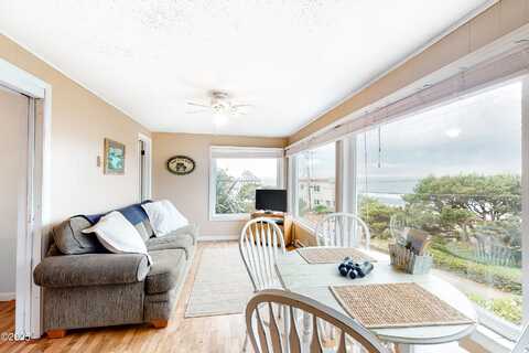 4239 SW Hwy 101, Lincoln City, OR 97367