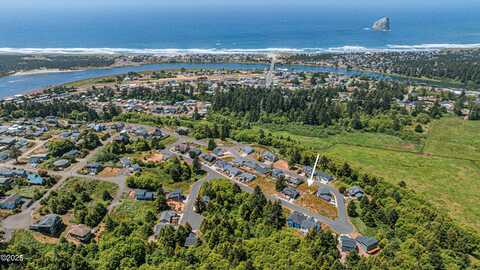 38 Lahaina Loop, Pacific City, OR 97135