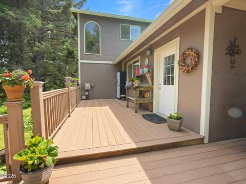 4699 SW Eriksen Avenue, Waldport, OR 97394