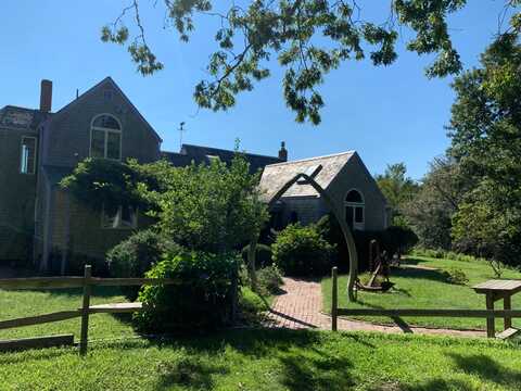 55 Old House Way, West Tisbury, MA 02575