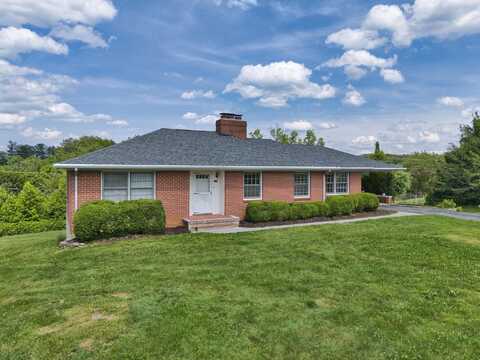 108 ROSELAND Drive, Christiansburg, VA 24073