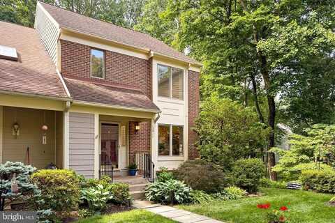 12511 N LAKE CT, FAIRFAX, VA 22033