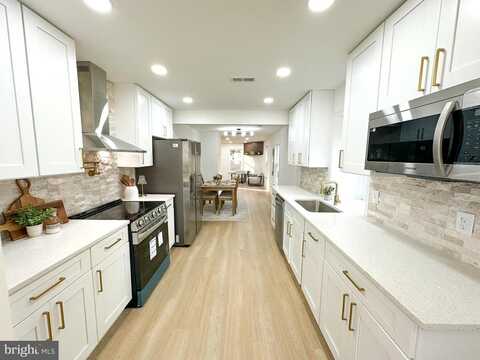 905 BARRON AVE, ESSEX, MD 21221