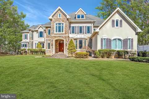 7024 GREEN OAK DR, MCLEAN, VA 22101