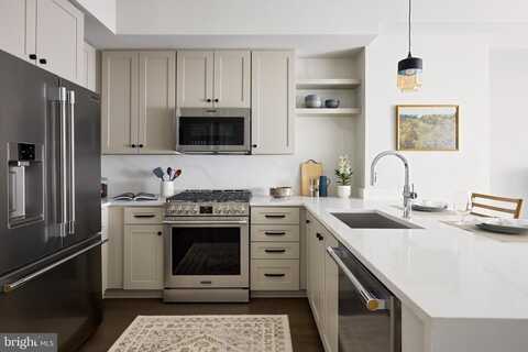 8015 OLD GEORGETOWN RD, BETHESDA, MD 20814