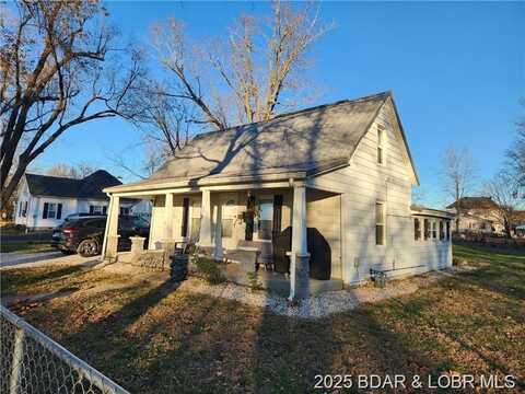 206 Oak Street, Versailles, MO 65084