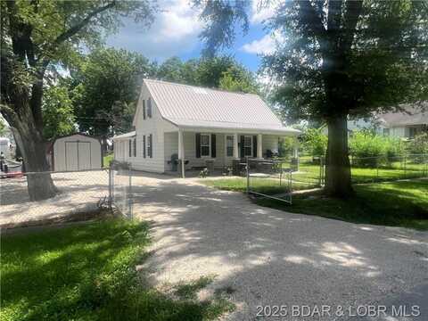 206 Oak Street, Versailles, MO 65084