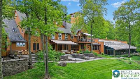 310 Hunters Farm Road, Paradise Twp, PA 18332