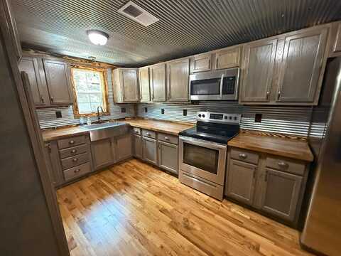 175 S STATE ROUTE 22A S, Jacks Creek, TN 38347