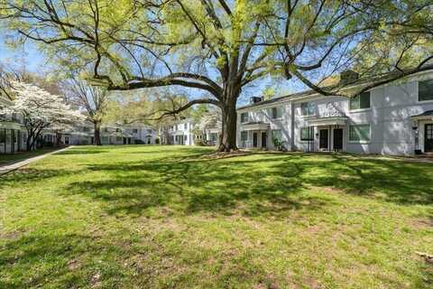 585 E PARKWAY, Memphis, TN 38104