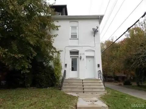 213 E GARFIELD Street E, Belleville, IL 62220