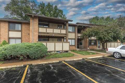 2 Fairways Circle, Saint Charles, MO 63303