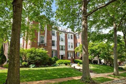 7520 Oxford Drive, Clayton, MO 63105