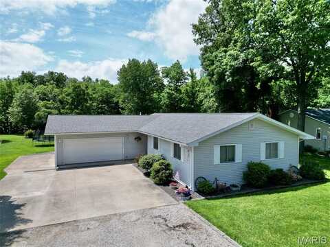 306 Lakewood Drive, Hillsboro, IL 62049