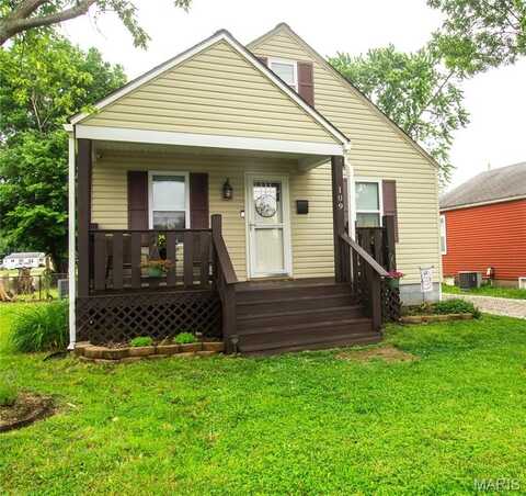 109 N 13th Street, Wood River, IL 62095