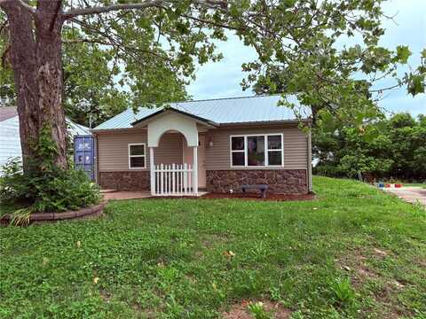 106 N Newport Lane, Waynesville, MO 65583
