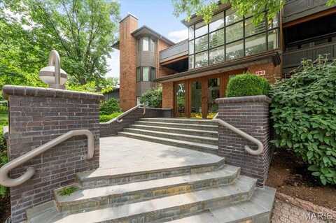 155 N Hanley Road, Saint Louis, MO 63105