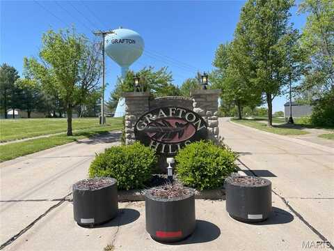 110 Grafton Hills Drive, Grafton, IL 62037