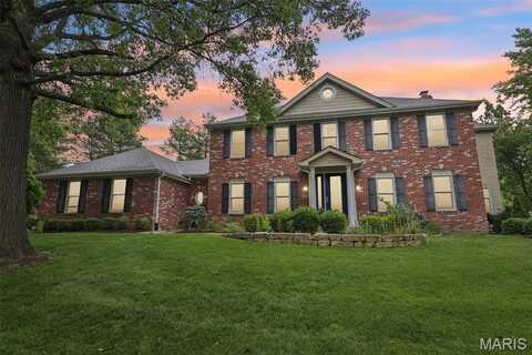 200 Hibler Oaks Drive, Creve Coeur, MO 63141