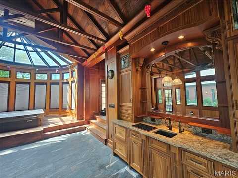 3130 Russell Boulevard, Saint Louis, MO 63104