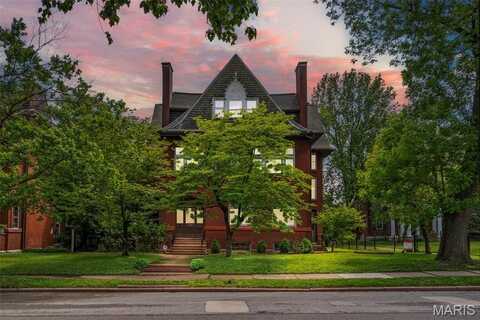 3130 Russell Boulevard, Saint Louis, MO 63104