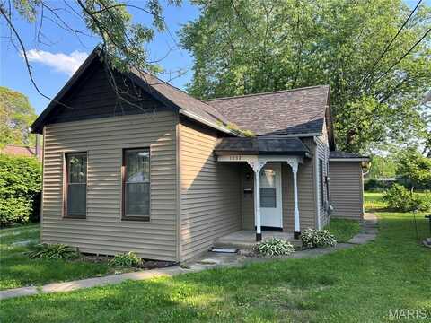 1032 W Pearl Street, Staunton, IL 62088