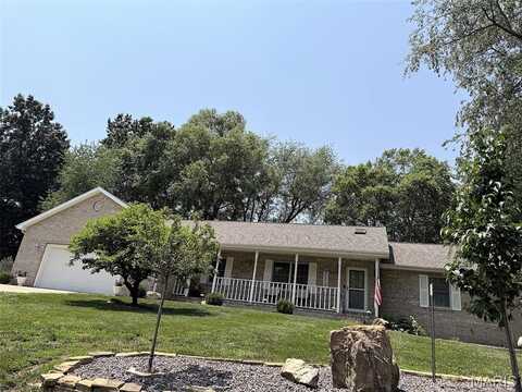106 Woodland Hills Court, Vandalia, IL 62471