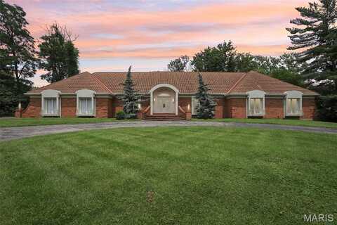 27 Meadowbrook Country Club Estate, Ballwin, MO 63011