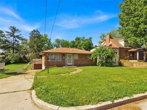 8668 Engler Avenue, Saint John, MO 63114