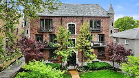 7520 Buckingham Drive, Saint Louis, MO 63105