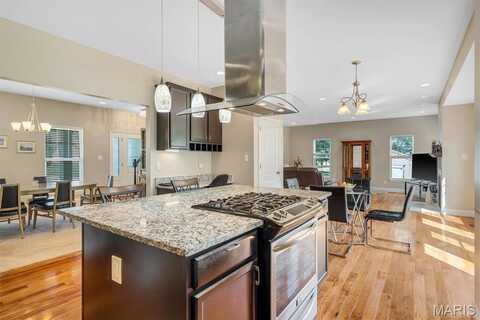 306 Essen Lane, Ballwin, MO 63021