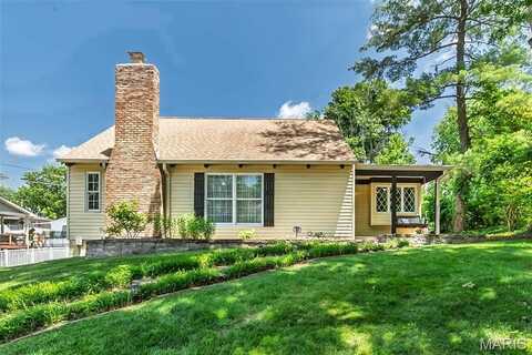 908 Twin Pine Drive, Des Peres, MO 63131