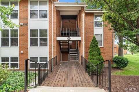 1932 Green Glen Drive, Kirkwood, MO 63122