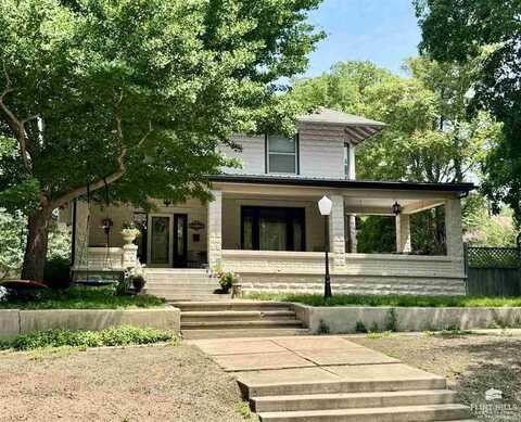 421 Lane Street, Clay Center, KS 67432
