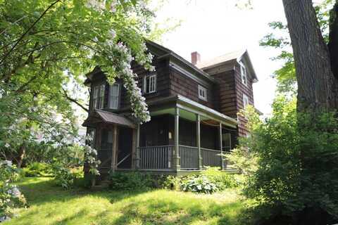 27 Westminster Terrace, Rockingham, VT 05101