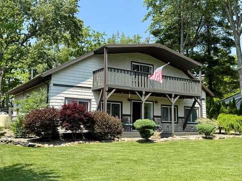 33 Beach Dr., Crestline, OH 44827