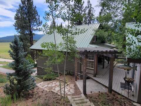 10 Badger Hollow Road, Cascade, ID 83611