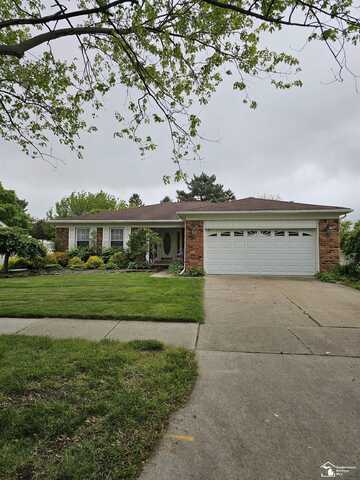 22149 S Chipmunk Trail, Woodhaven, MI 48183