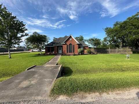 202 Silverleaf Road, Sweeny, TX 77480