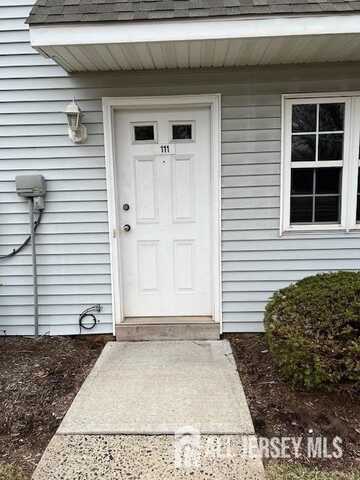 111 Kings Court, Woodbridge, NJ 07095