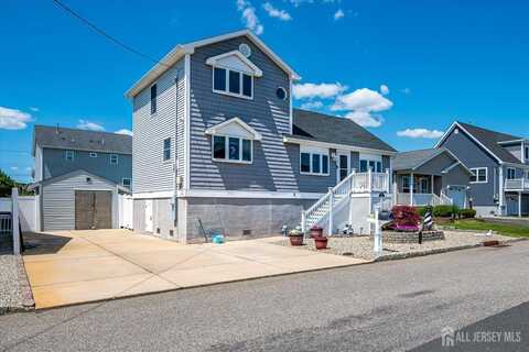 628 Goose Place, Toms River, NJ 08753