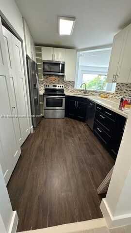 3457 NW 44th St, Oakland Park, FL 33309