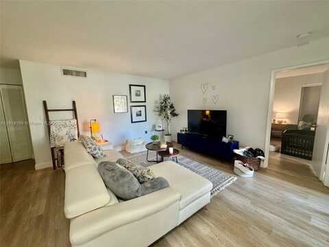 8810 SW 123rd Ct, Miami, FL 33186