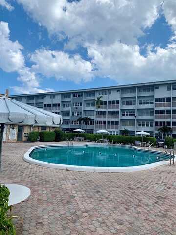 330 SE 2nd St, Hallandale Beach, FL 33009