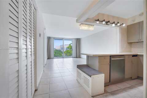 6900 Bay Dr, Miami Beach, FL 33141