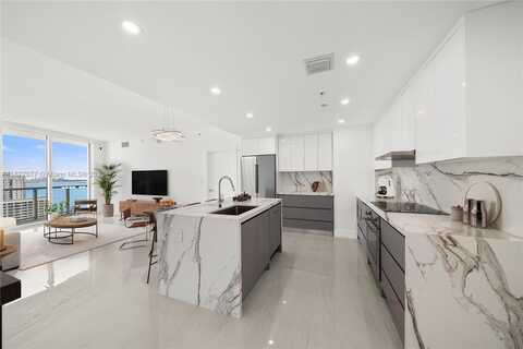 1900 N Bayshore Dr, Miami, FL 33132