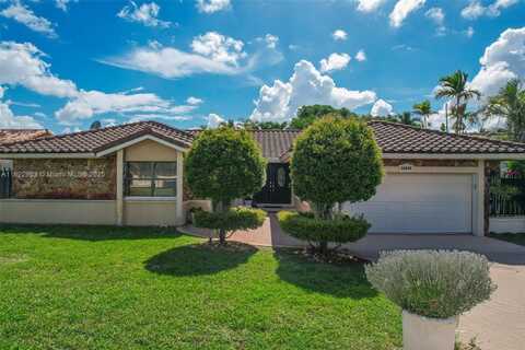 20045 NW 65th Ct, Hialeah, FL 33015
