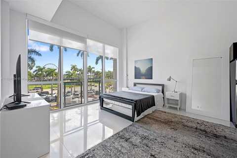 253 NE 2nd St, Miami, FL 33132
