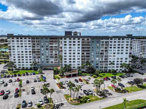 3800 Hillcrest Dr, Hollywood, FL 33021